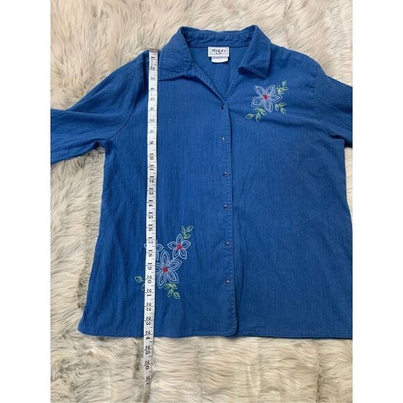VIntage Nikki blouse w/ embroidered flowers - Picture 6 of 8